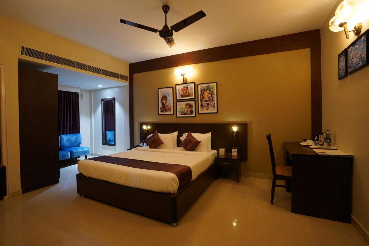 Neyyar Residency Hotel Neyyattinkara Esterno foto